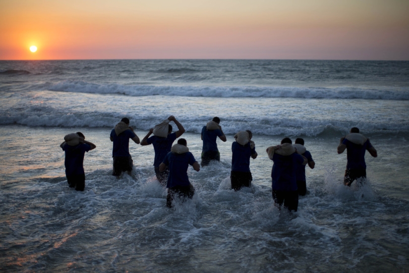 How are the military exercises of Israeli high school students
