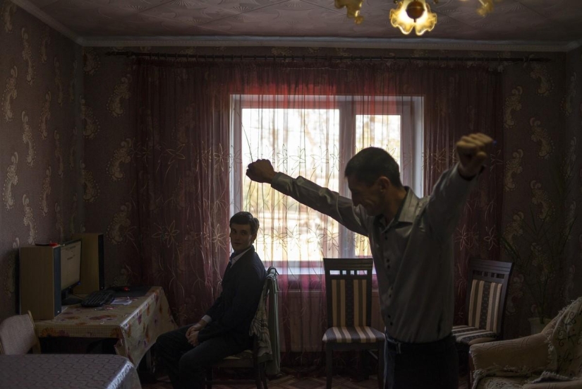 How are the weddings of the Crimean Tatars