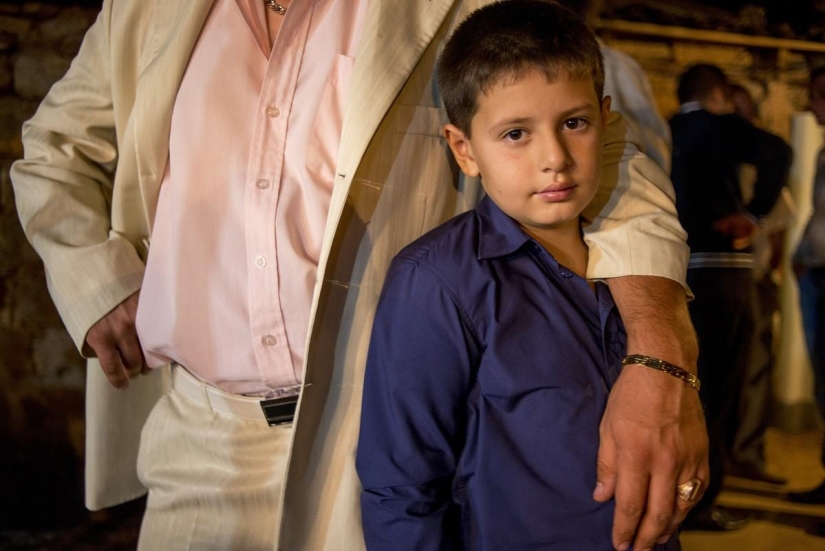 How are the weddings of the Crimean Tatars