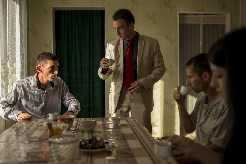 How are the weddings of the Crimean Tatars