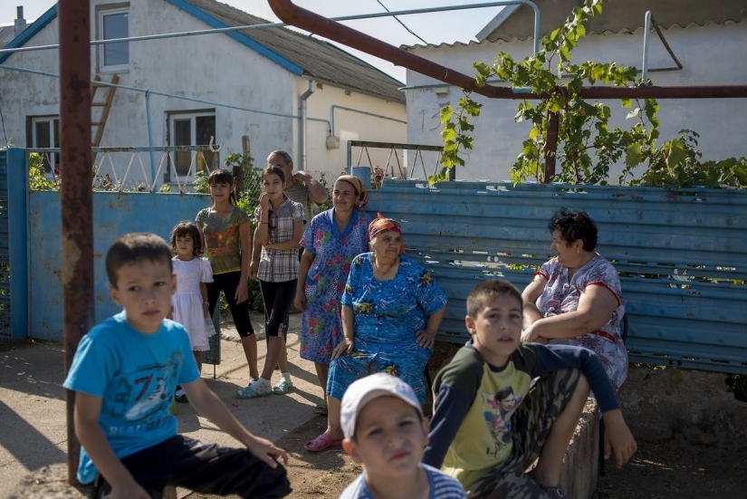 How are the weddings of the Crimean Tatars