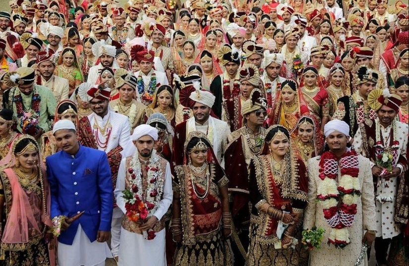 How Billionaires Help Indian Brides: Collective Wedding Traditions in India How Billionaires Help Indian Brides: Collective Wedding Traditions in India