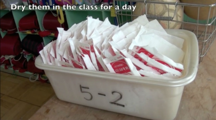 How children eat lunch at a Japanese school