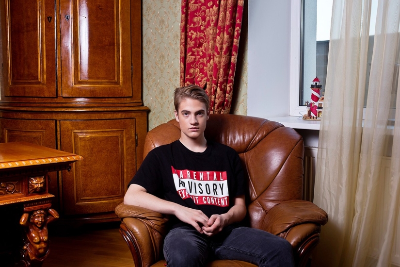 How do children from wealthy families differ from their peers?