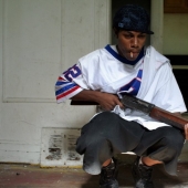 How do the inhabitants of the Detroit suburbs live?