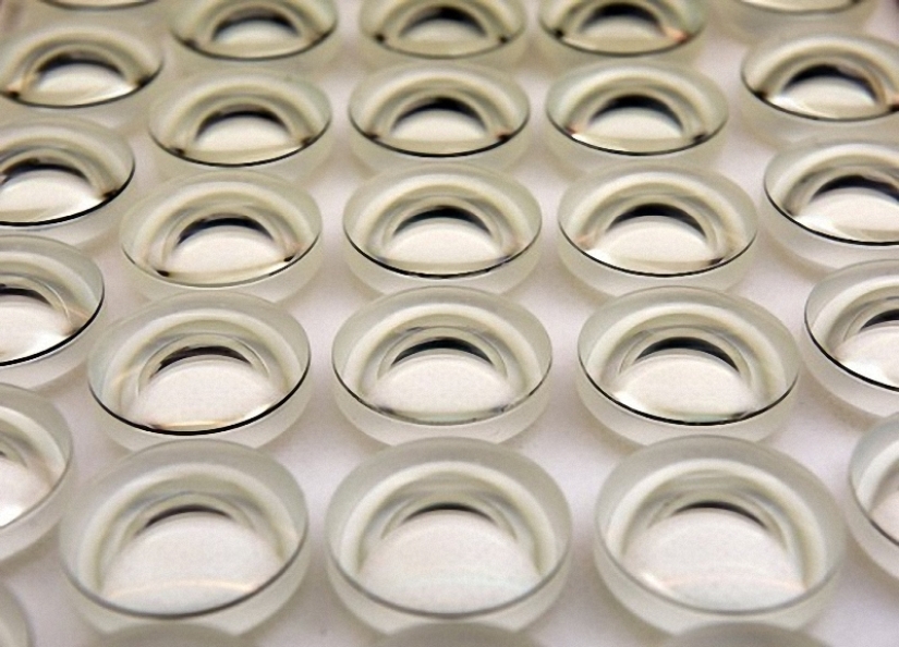 How famous Leica cameras are assembled How famous Leica cameras are assembled