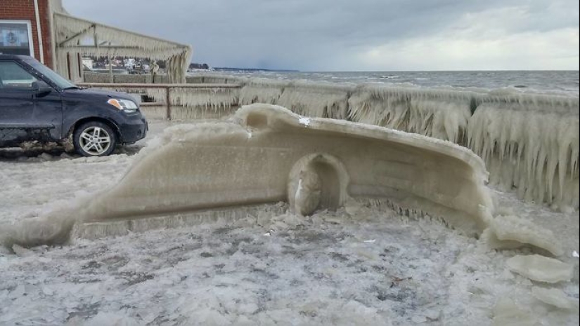How frost turns cars into art objects How frost turns cars into art objects