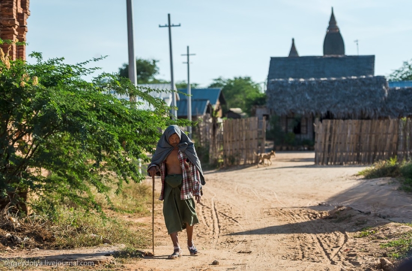 How is life in a wealthy village in Burma? How is life in a wealthy village in Burma?