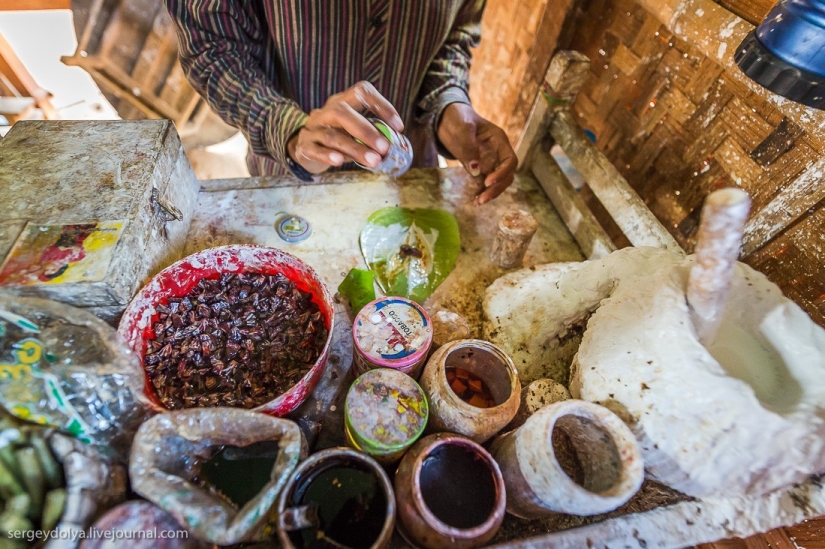 How is life in a wealthy village in Burma? How is life in a wealthy village in Burma?