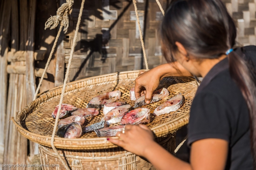 How is life in a wealthy village in Burma? How is life in a wealthy village in Burma?