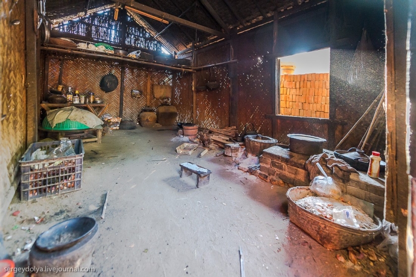 How is life in a wealthy village in Burma? How is life in a wealthy village in Burma?