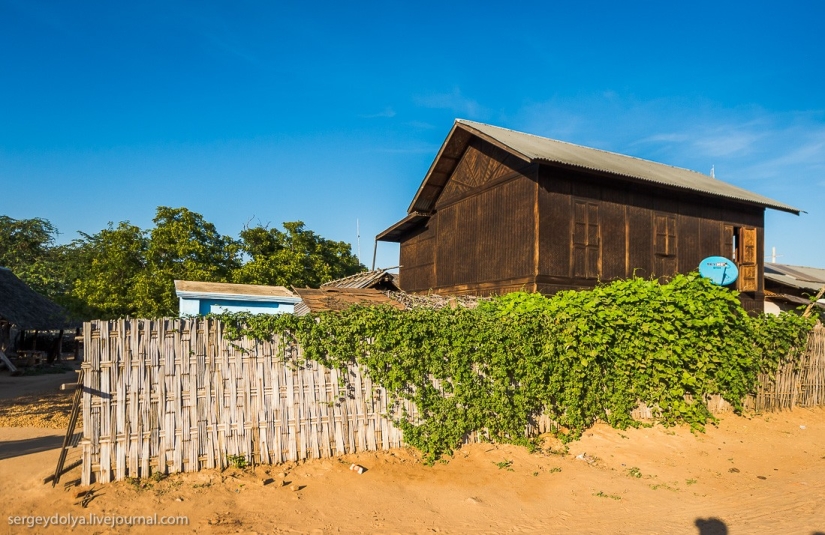 How is life in a wealthy village in Burma? How is life in a wealthy village in Burma?