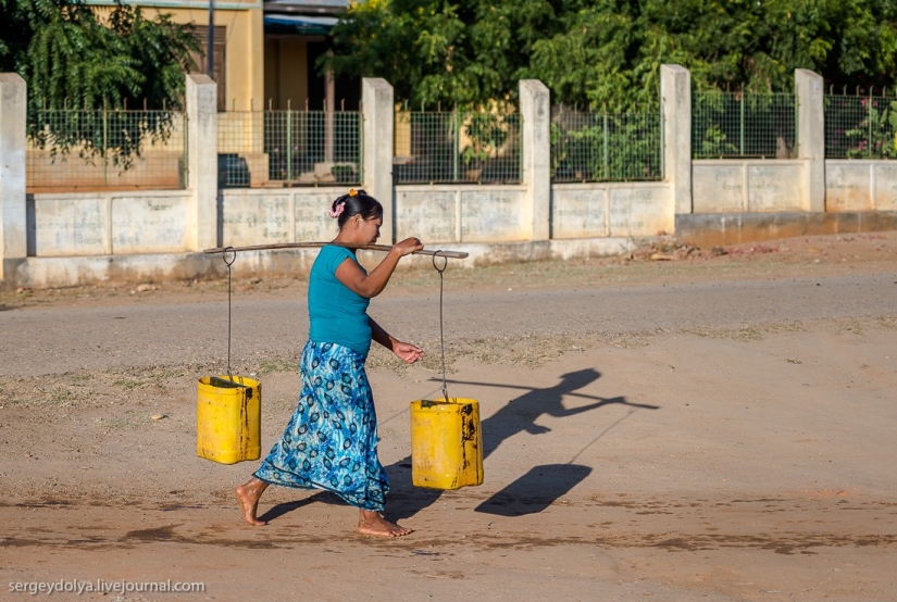 How is life in a wealthy village in Burma? How is life in a wealthy village in Burma?