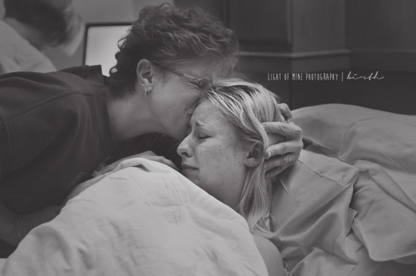 How mothers help their daughters give birth How mothers help their daughters give birth