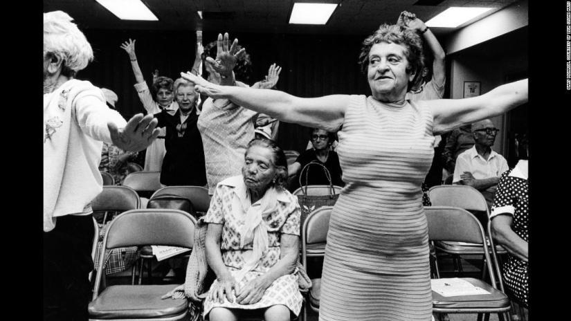 How old people from the Miami Beach Jewish community used to hang out in the early 80s