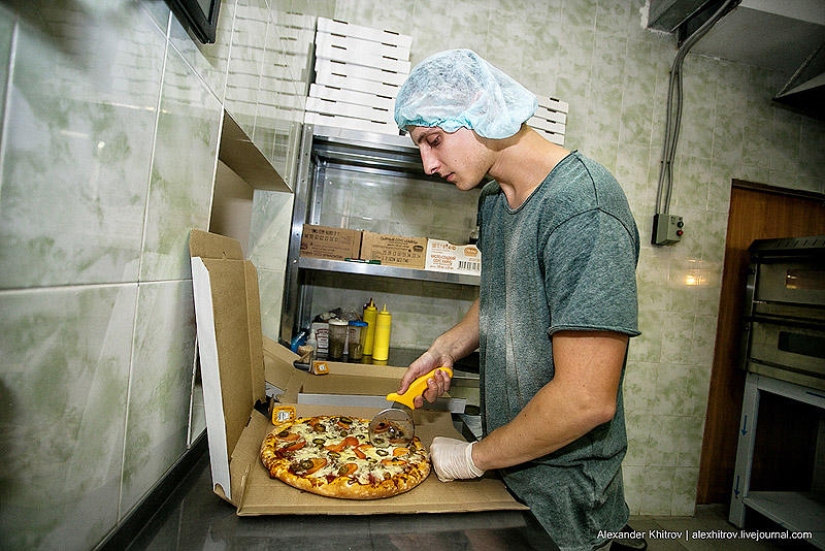 How pizza delivery service works How pizza delivery service works