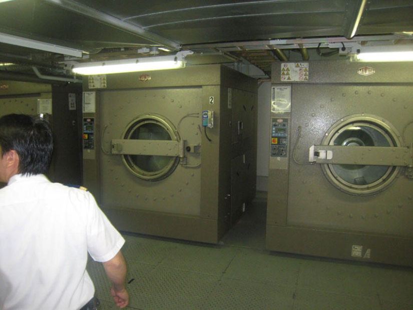 How the largest cruise ship in the world works