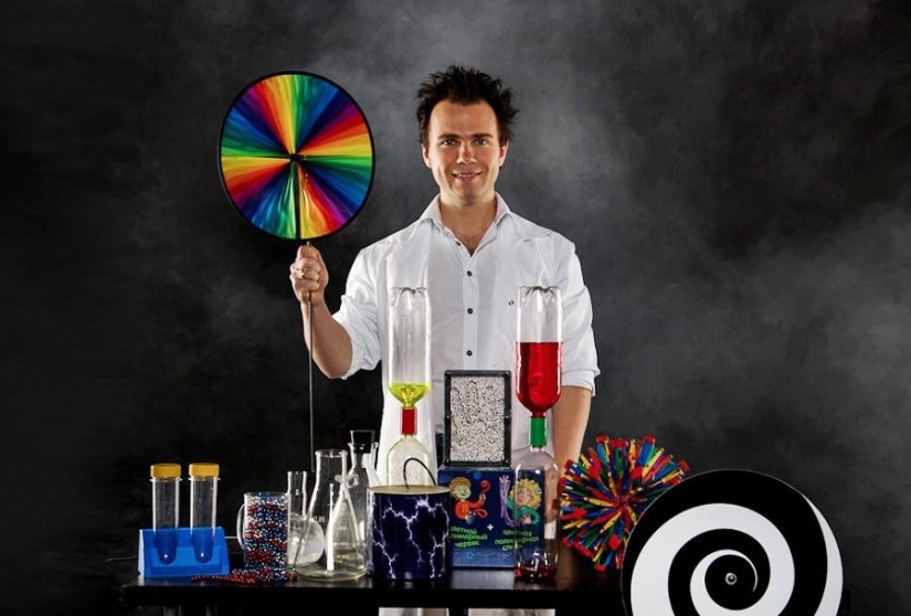 How the "Professor Nicolas Science Show" works How the "Professor Nicolas Science Show" works