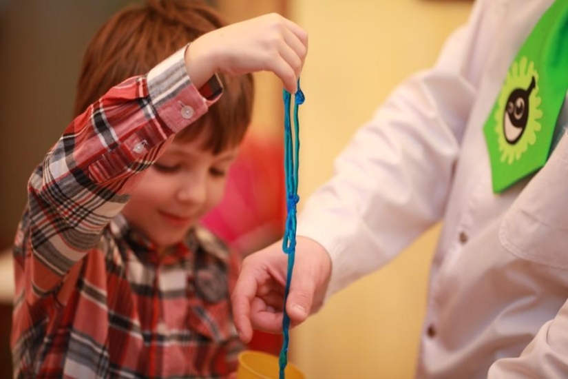 How the "Professor Nicolas Science Show" works How the "Professor Nicolas Science Show" works