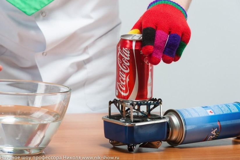 How the "Professor Nicolas Science Show" works How the "Professor Nicolas Science Show" works