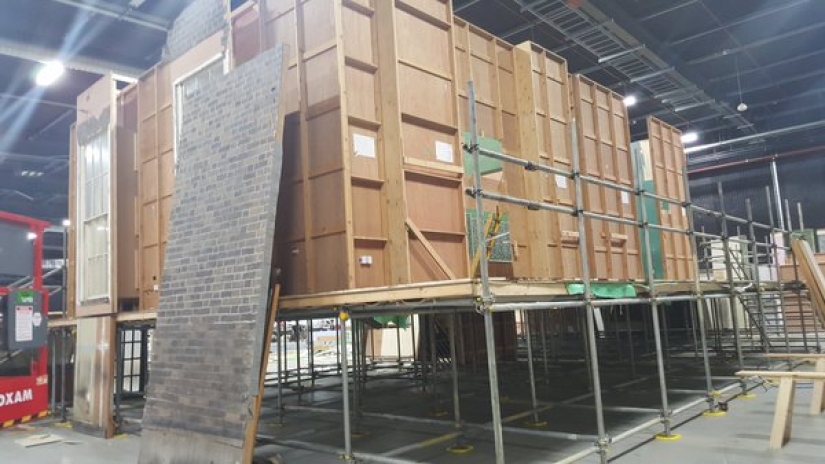 How the scenery for the series "Sherlock" was created