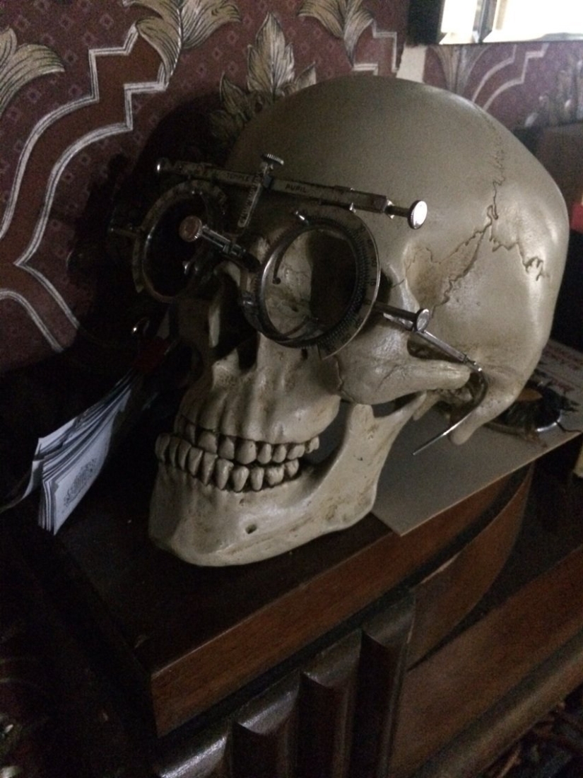 How the scenery for the series "Sherlock" was created