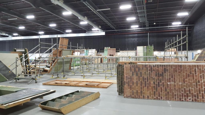 How the scenery for the series "Sherlock" was created