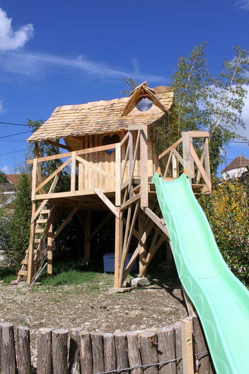 How to build a real castle for a child from ordinary wooden pallets