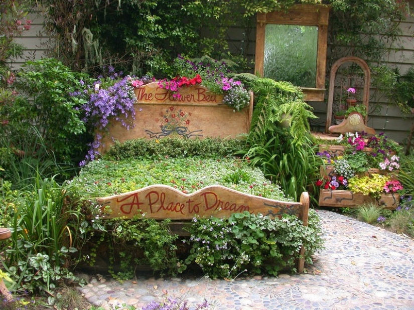 How to create a beautiful, unusual flower bed from improvised materials: 20 examples