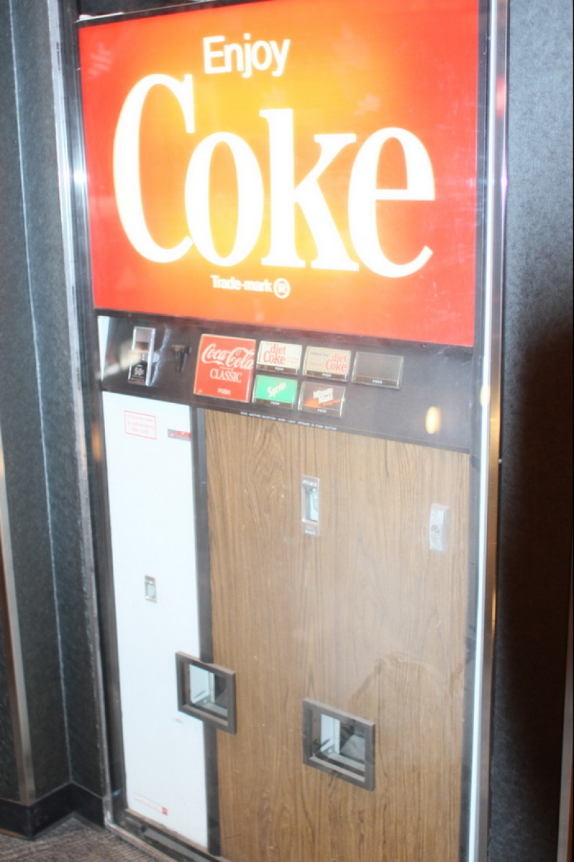 How to learn everything about the most popular drink in the world: a journey into the world of Coca-Cola How to learn everything about the most popular drink in the world: a journey into the world of Coca-Cola