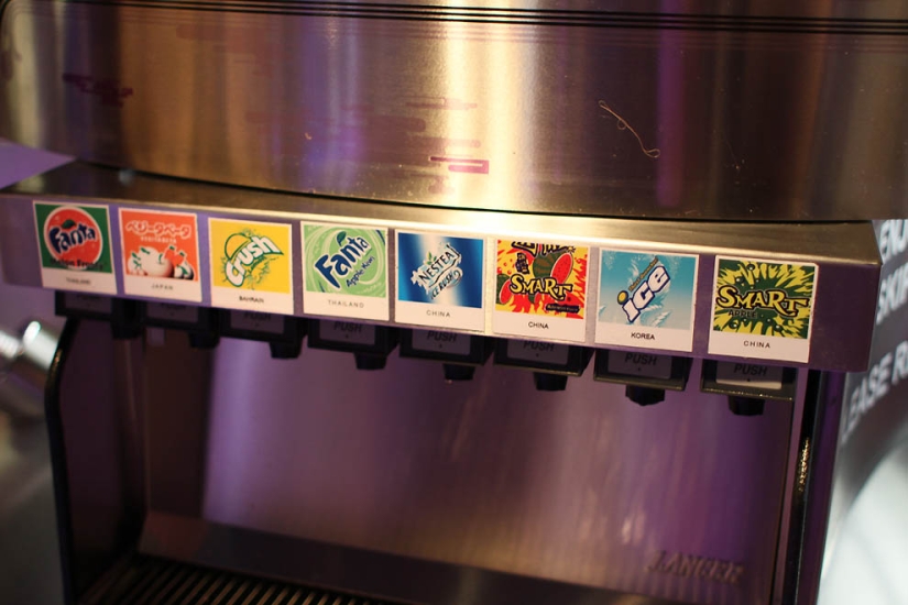 How to learn everything about the most popular drink in the world: a journey into the world of Coca-Cola How to learn everything about the most popular drink in the world: a journey into the world of Coca-Cola