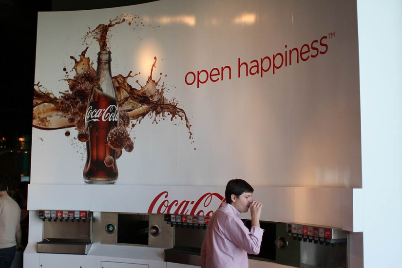 How to learn everything about the most popular drink in the world: a journey into the world of Coca-Cola How to learn everything about the most popular drink in the world: a journey into the world of Coca-Cola