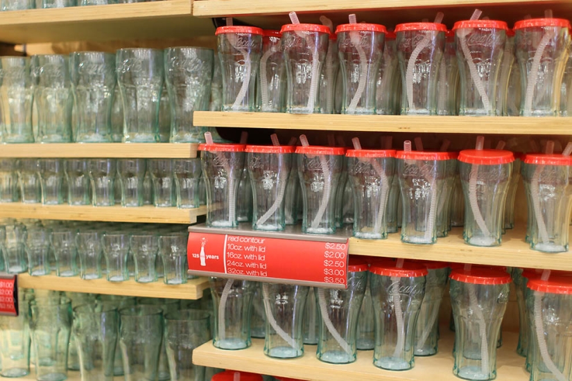 How to learn everything about the most popular drink in the world: a journey into the world of Coca-Cola How to learn everything about the most popular drink in the world: a journey into the world of Coca-Cola