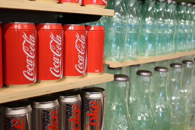 How to learn everything about the most popular drink in the world: a journey into the world of Coca-Cola How to learn everything about the most popular drink in the world: a journey into the world of Coca-Cola