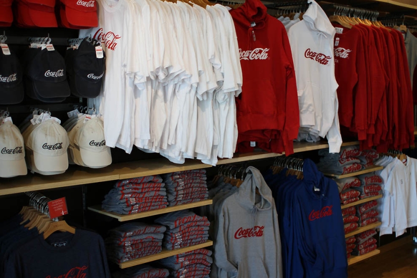 How to learn everything about the most popular drink in the world: a journey into the world of Coca-Cola How to learn everything about the most popular drink in the world: a journey into the world of Coca-Cola