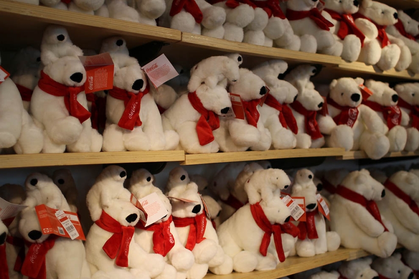 How to learn everything about the most popular drink in the world: a journey into the world of Coca-Cola How to learn everything about the most popular drink in the world: a journey into the world of Coca-Cola