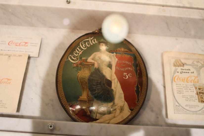 How to learn everything about the most popular drink in the world: a journey into the world of Coca-Cola How to learn everything about the most popular drink in the world: a journey into the world of Coca-Cola