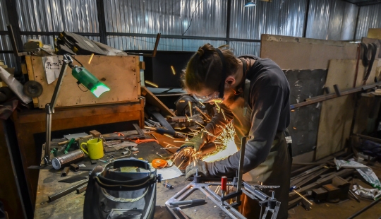 How to make decorations for a quest