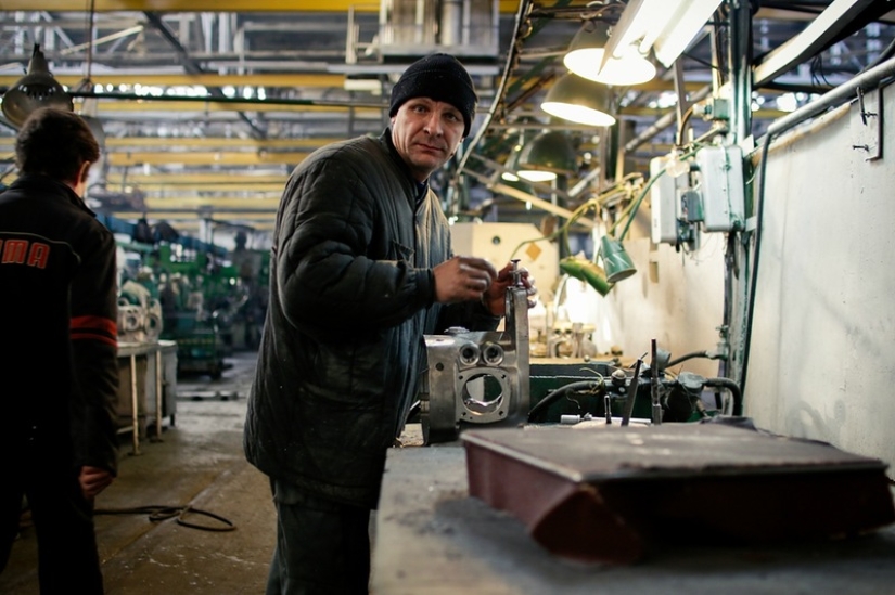 How Ural motorcycles are assembled