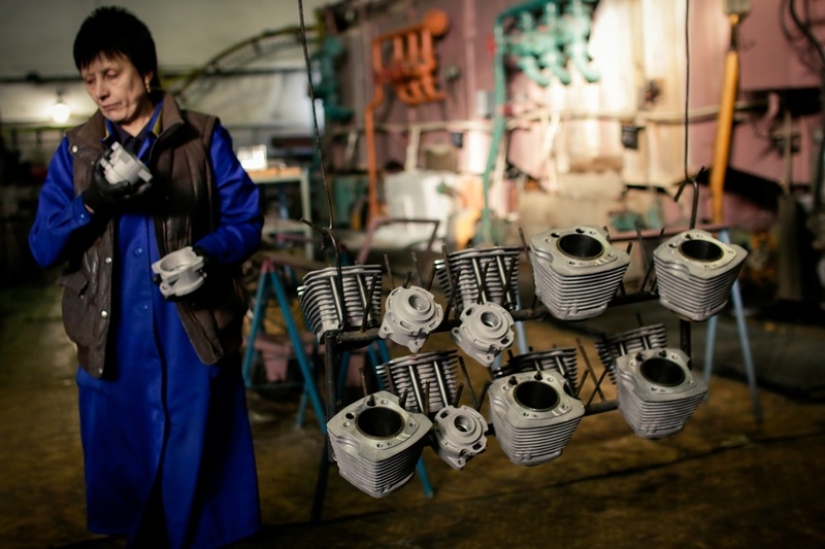 How Ural motorcycles are assembled