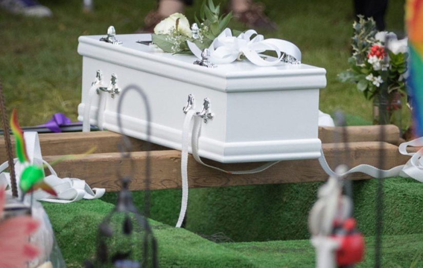 Hundreds of people came to the funeral of an unnamed girl who was abandoned by her mother