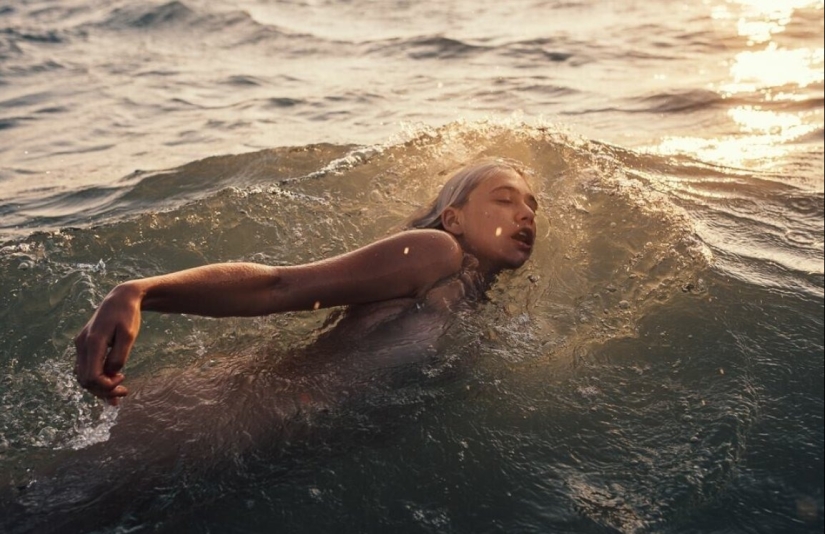 I want to highlight the exposure of female sensuality: the play of light in the photographs of Alessio Albi