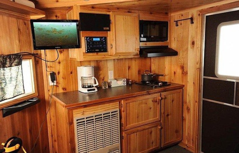 Ice fishing mobile home
