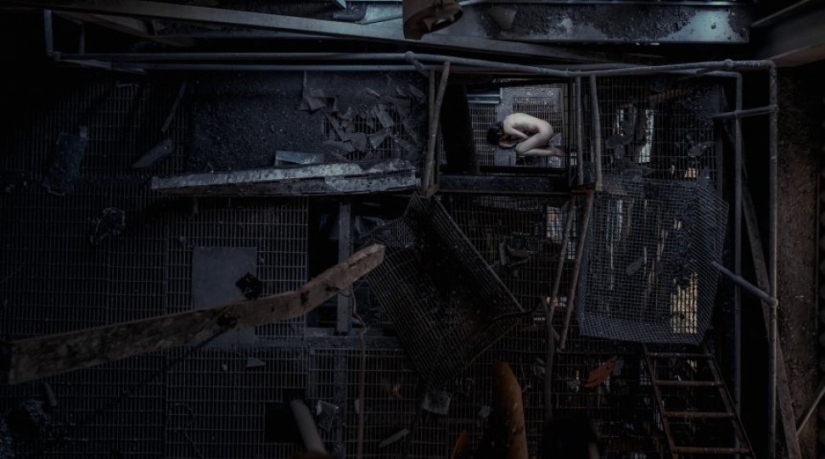 In contrast: photographer shoots naked girls in abandoned buildings In contrast: photographer shoots naked girls in abandoned buildings