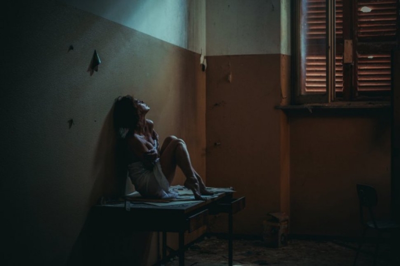 In contrast: photographer shoots naked girls in abandoned buildings In contrast: photographer shoots naked girls in abandoned buildings