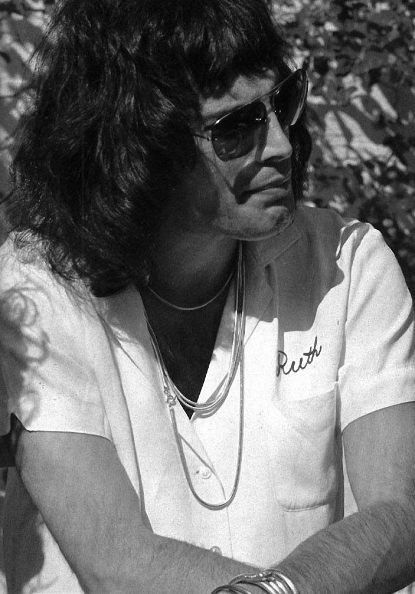 In memory of Freddie Mercury In memory of Freddie Mercury