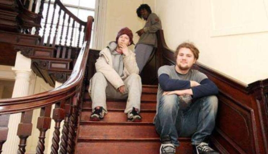 In the US, a man became a squatter to expel other squatters from his mother's house