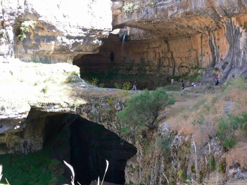 Increíble cascada de Baatara