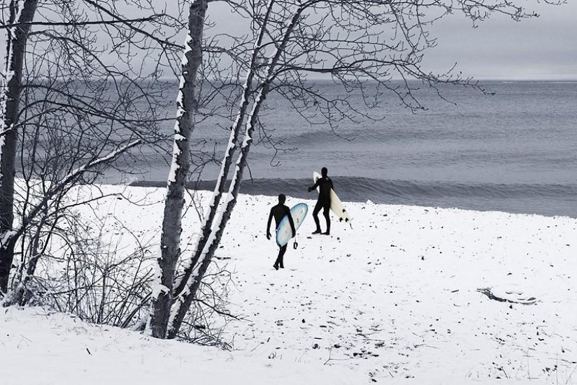 Increíbles fotos de surfear en un lago semicongelado Increíbles fotos de surfear en un lago semicongelado