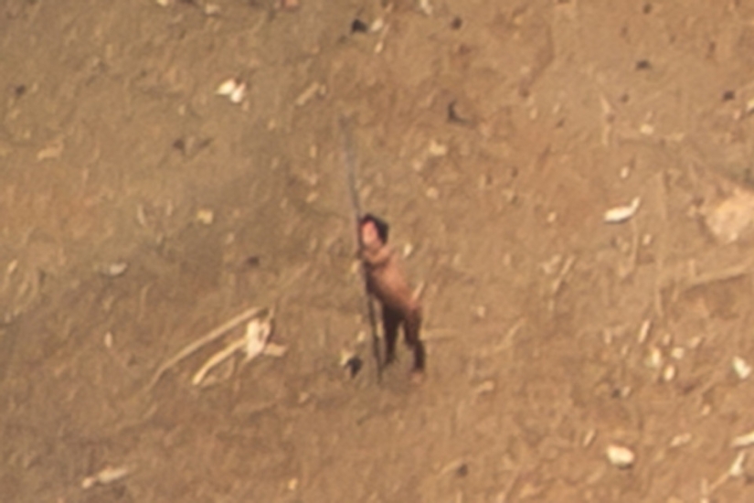 Incredible footage of an Amazonian tribe that has never been in contact with civilization